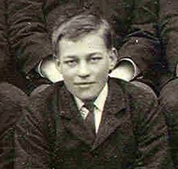 Richard Edward William KAY-MOUAT (1902) - Photo: courtesy St Edward’s School, Oxford Richard Edward William KAY-MOUAT (1902) - Photo: courtesy St Edward’s School, Oxford
