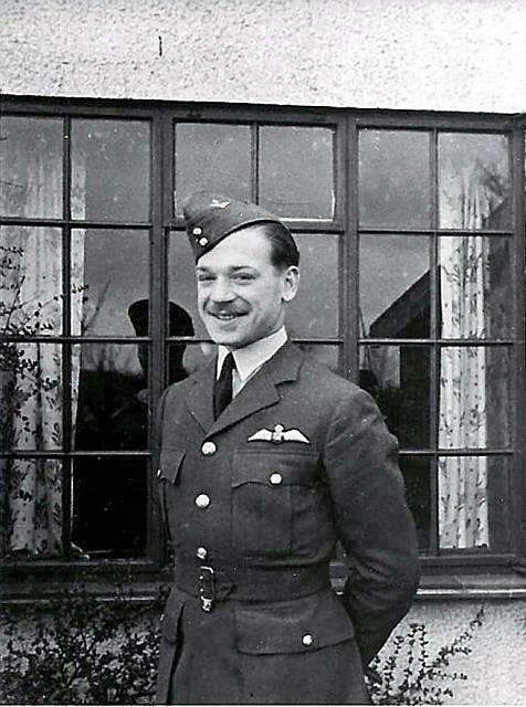 Flying Officer Thomas Peter Kingsland HIGGS (1935) - Photo: from an article in the Oldham Evening Chronicle Flying Officer Thomas Peter Kingsland HIGGS (1935) - Photo: from an article in the Oldham Evening Chronicle