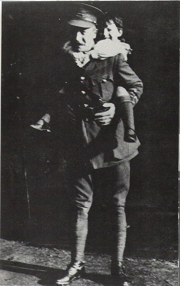 Lieutenant William Edward Graham NIVEN (1896) - Photo: from ‘The Moon’s A Balloon’ by David Niven, © Curtis Brown, used by permission Lieutenant William Edward Graham NIVEN (1896) - Photo: from ‘The Moon’s A Balloon’ by David Niven, © Curtis Brown, used by permission